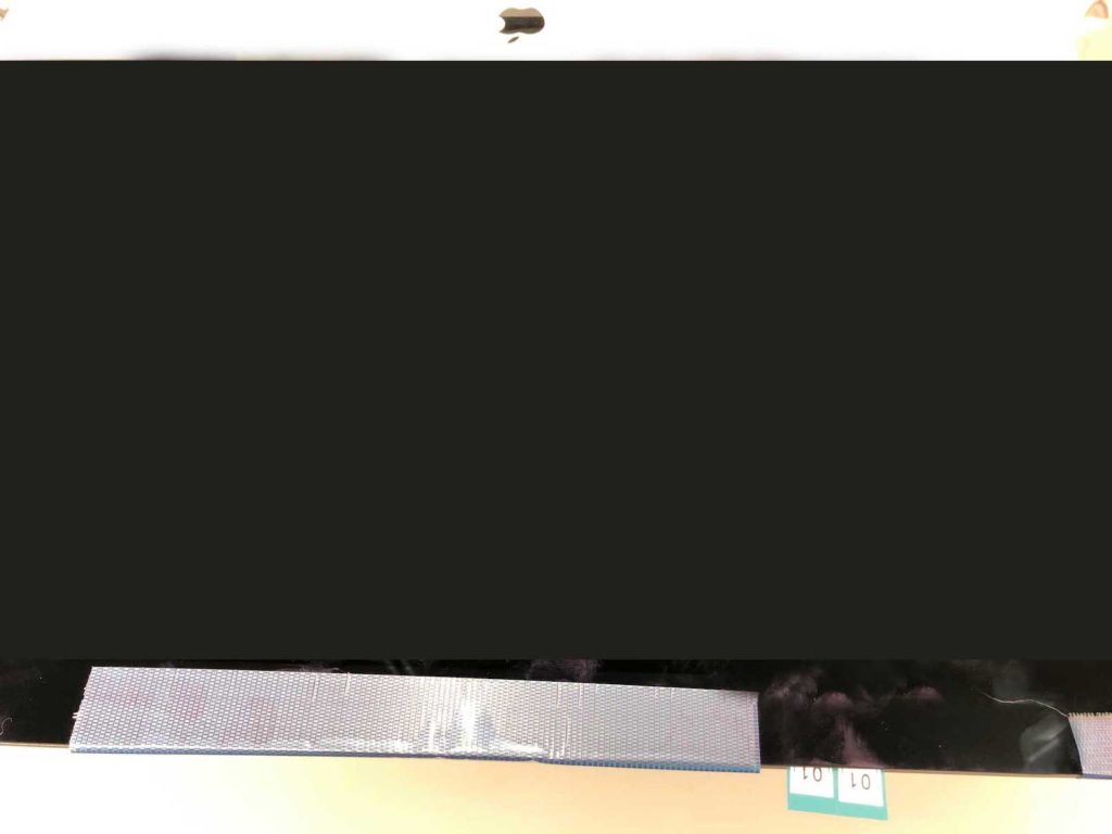 液晶テープを剥がし固定する