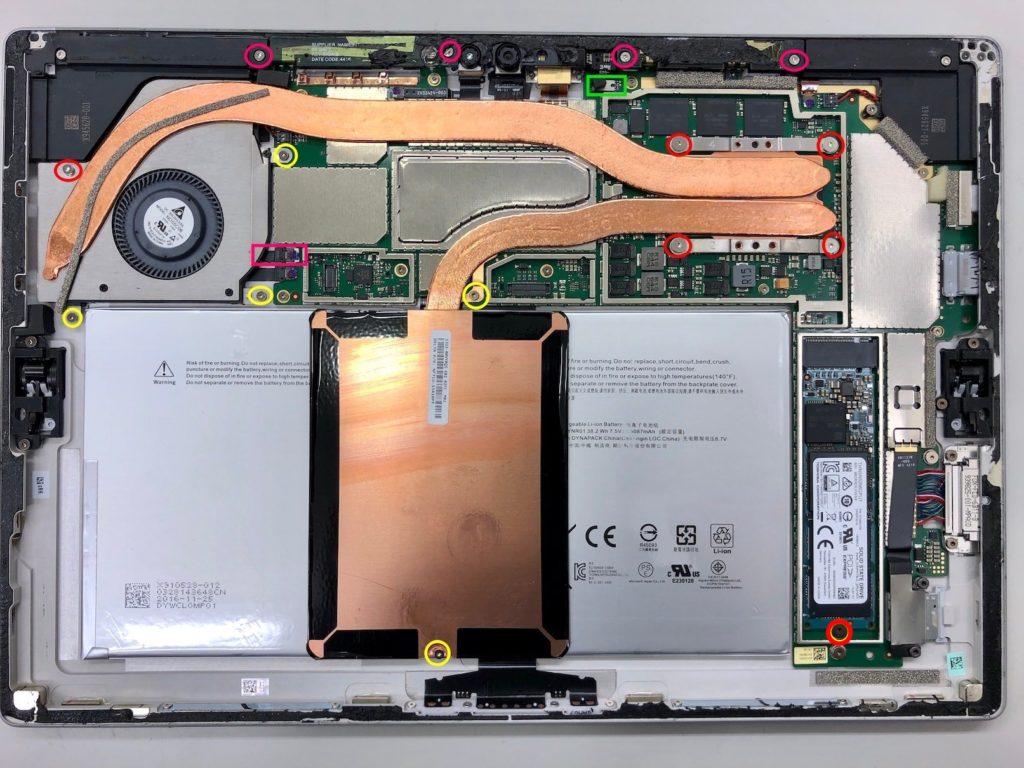 マザーボードのネジをはずす